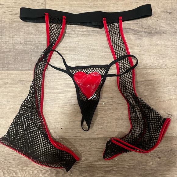 NWT STOP MY BEATING HEART FISHNET BRA SET IN RED & BLACK - Picture 5 of 5